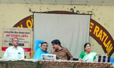 शिक्षा सरोकार : कला, संगीत, पोस्टर,  मूर्ति निर्माण, नृत्य, नाटक, के माध्यम से विषय को रूचिपूर्वक बनाने का सीख रहे हैं सबक