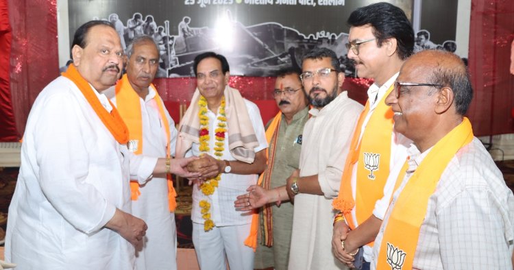 आपातकाल के 50 वर्ष : भाजपा ने किया लोकतंत्र रक्षक सेनानियों का अभिनन्दन