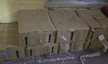 नाकाबंदी : 8 लाइन पर देशी प्लेन शराब की पेटियों के साथ चैनपुरा का बाबू गिरफ्तार