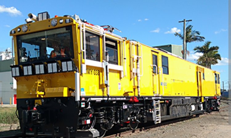 हादसा : रेलवे ट्रैक पर नपती करने वाला निरीक्षण ट्रेन के सामने कूदा, हुई मौत