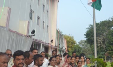 नगर निगम भवन पर ध्वजारोहण किया निगम अध्यक्ष मनीषा शर्मा ने