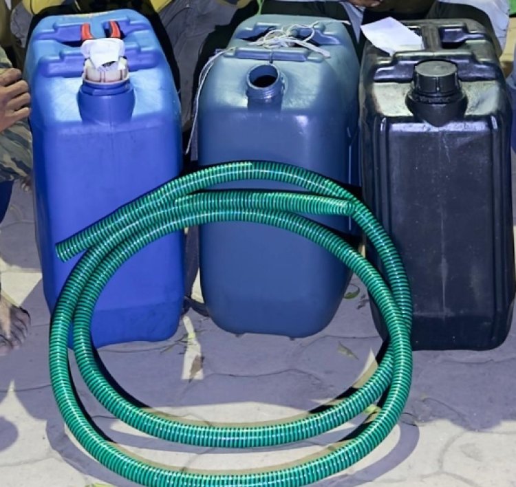 ग्रामीणों की मुस्तैदी : रात को डीपी से आईल चुराने वाले चार चोरों को पड़ा ग्रामीणों ने