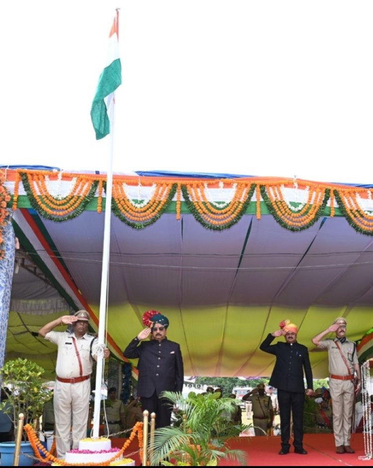 स्वतंत्रता दिवस : सांस्कृतिक हर्षोल्लास के साथ गरिमामय माहौल में लहराया तिरंगा
