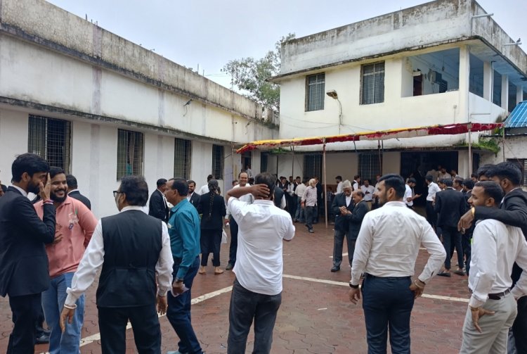 चुनाव हलचल : अभिभाषकों ने उम्मीदवार वकीलों के लिए सुरक्षित रखा फैसला, 35 की किस्मत हुई कैद