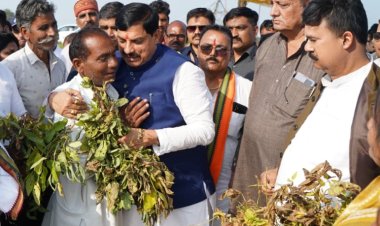 दौर में समझा दर्द : मुख्यमंत्री ने किसानों को गले लगाया-ढांढस बंधाया और कहा सरकार देगी हर संभव मदद