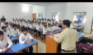 सेवा पखवाड़ा के तहत राॅयल काॅलेज में हुआ रोजगार मूलक व्याख्यान