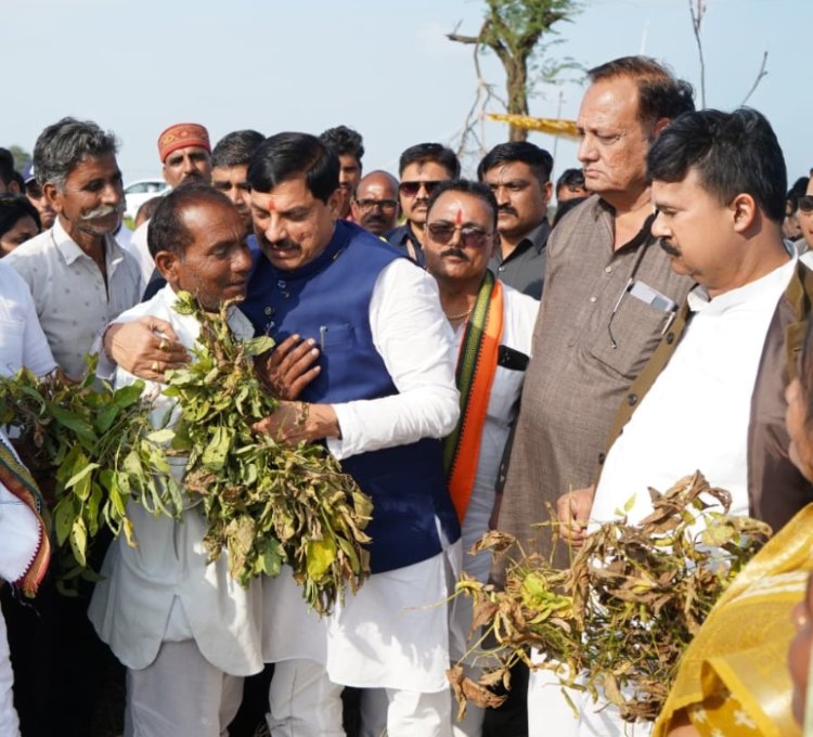 दौर में समझा दर्द : मुख्यमंत्री ने किसानों को गले लगाया-ढांढस बंधाया और कहा सरकार देगी हर संभव मदद