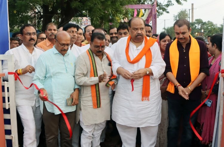 भारत माता सर्कल में कैबिनेट मंत्री काश्यप ने किया नमो प्रदर्शनी का शुभारंभ