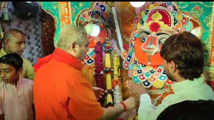 धर्म संस्कृति : ब्रह्म मुहूर्त में प्राचीन शक्ति पीठ श्री कालिका माता मंदिर में पूजन अर्चन के साथ नवरात्रि महोत्सव शुरू