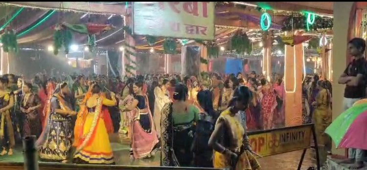 ऐसी दीवानगी : माता की भक्ति का रास, तेज बारिश का भी नहीं हुआ अहसास