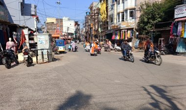 कार्रवाई का असर : अतिक्रमण मुहिम से आवागमन हो रहा सुगम, महापौर की सब्जी व्यापारियों से दो टूक बात "आप सब सहयोग करें, आपकी भी होगी व्यवस्था"