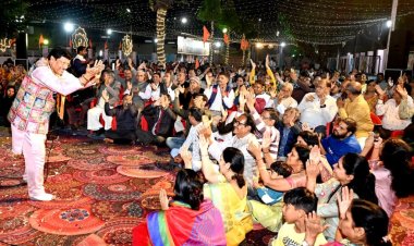 धर्म संस्कृति : प्रसिद्ध भजन गायक द्वारका मंत्री ने सुमधुर भजनों से समा बांधा