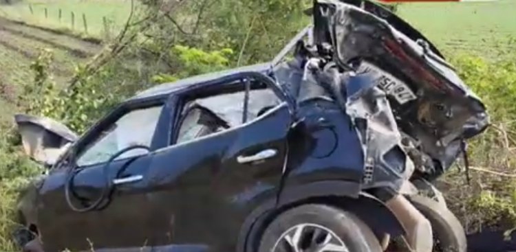 हादसा : सैलाना के पास तेज रफ्तार कार खंभे से टकराते हुए पलटी, पांच घायल