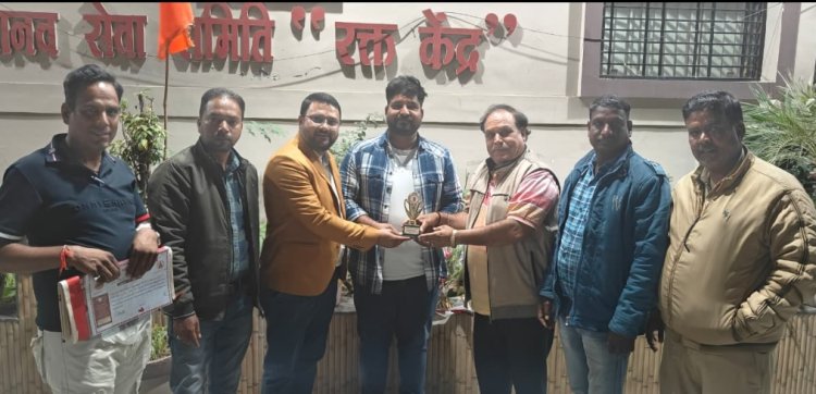 सामाजिक सरोकार : जन्मदिन पर मित्रों के साथ  26 यूनिट रक्तदान