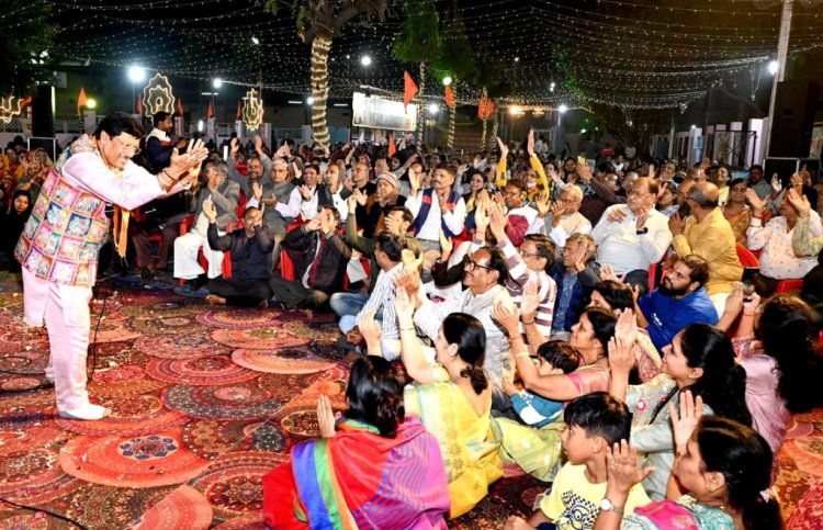 धर्म संस्कृति : प्रसिद्ध भजन गायक द्वारका मंत्री ने सुमधुर भजनों से समा बांधा