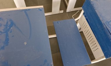 हाल हकीकत : सभी दूर लटके हुए मकड़ी के जाले, रेलिंग, कुर्सी टेबल फर्श पर जमी धूल, हो गया 6.48 करोड़ से निर्मित 20 कक्ष का लोकार्पण