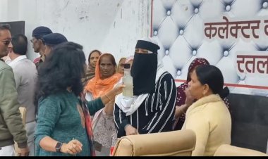 जनसुनवाई में गुहार : सिवरेज की गंदगी का बदबूदार पानी घरों में, 8 मोहल्ले के सैकड़ों पुरुष महिलाओं ने जनसुनवाई में लगाई गुहार