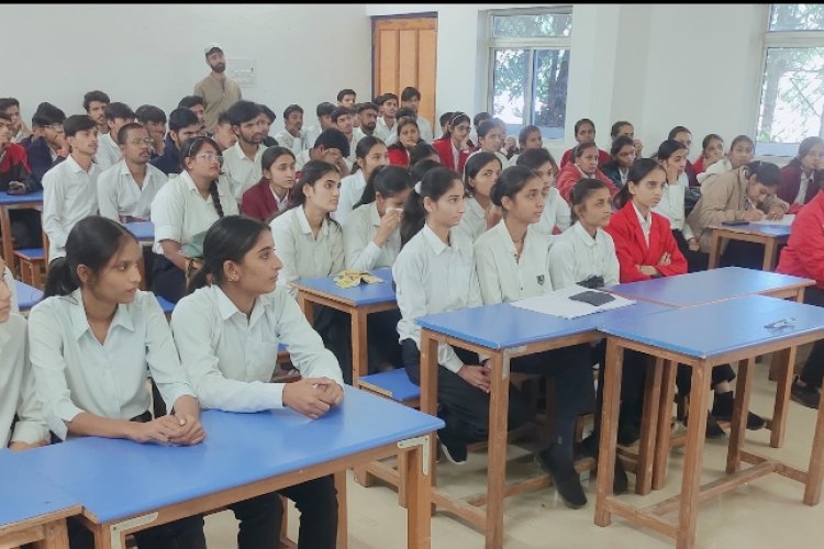 सामाजिक सरोकार : राॅयल काॅलेज में बाल विवाह मुक्त भारत अभियान को लेकर किया संवाद