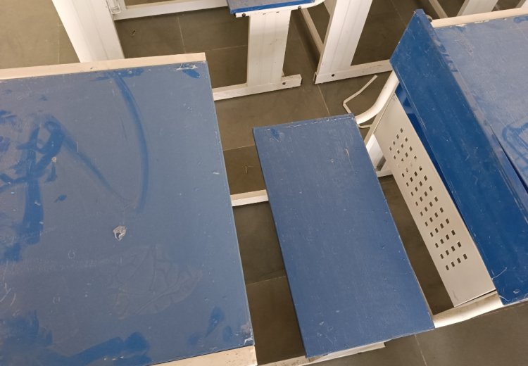 हाल हकीकत : सभी दूर लटके हुए मकड़ी के जाले, रेलिंग, कुर्सी टेबल फर्श पर जमी धूल, हो गया 6.48 करोड़ से निर्मित 20 कक्ष का लोकार्पण