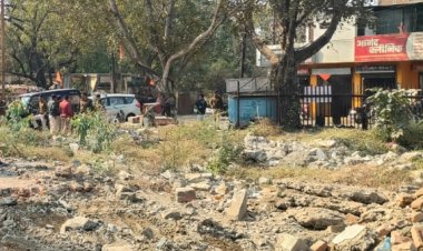 शिकायत पर कार्रवाई : शासकीय जमीन पर बनी अवैध मजार को शेड सहित हटाया