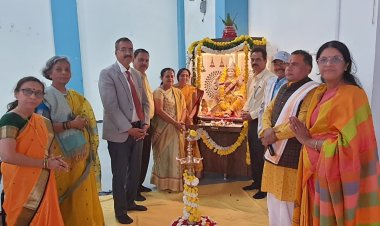 सामाजिक सरोकार : शासकीय कन्या महाविद्यालय के ऑडिटोरियम में हुई मां सरस्वती की मूर्ति स्थापना