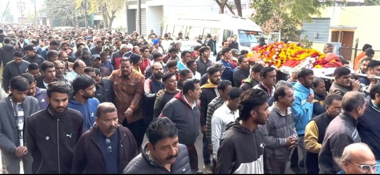 श्रद्धांजलि : समाजसेवी शर्मा पंचतत्व में विलीन, हुए नेत्रदान