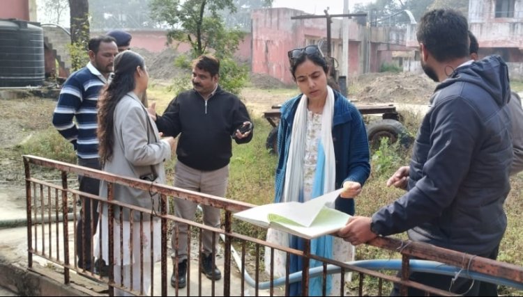 कलेक्टर ने किया मोरवनी फिल्टर प्लांट का निरीक्षण, लैब टेक्नीशियन के पास नहीं मिली आवश्यक सामग्री, लापरवाही हुई उजागर