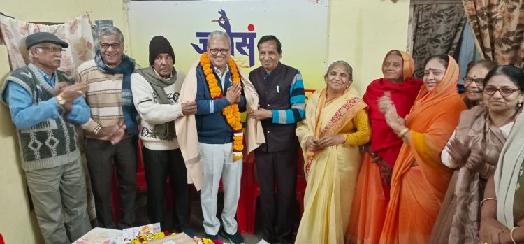 साहित्य सरोकार : व्यक्ति के सोए अंतर्मन को जगाता है रचनाकार