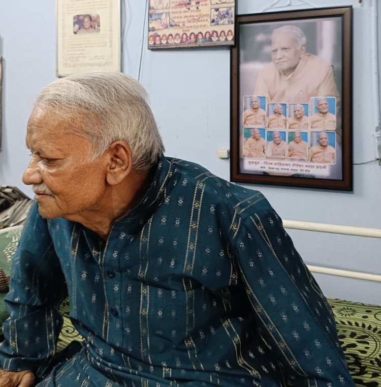 "मैं चिता की गोद में भी गीत गाना जानता हूं.."