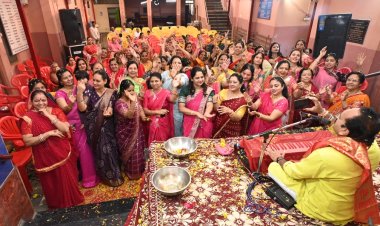 राधा गोरी गोरी बरसाने की छोरी, फाग गीतों पर किए नृत्य