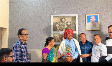 सामाजिक सरोकार : शिक्षा विभाग के प्रभावी कर्त्तव्यनिष्ठ लिपिक प्रमोद बरानिया हुए सेवानिवृत्त, सम्मान पूर्वक दी विदाई