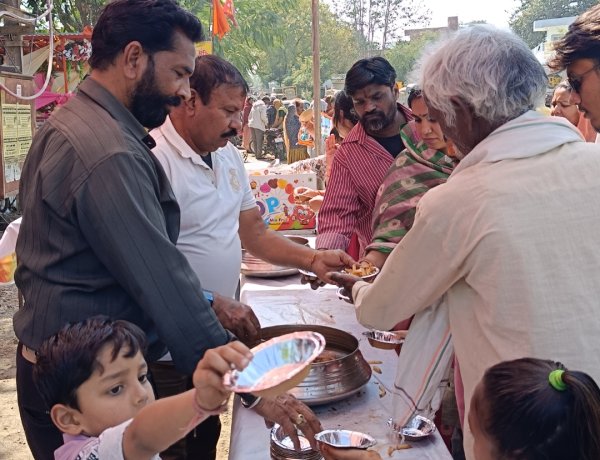 धर्म संस्कृति : श्री वैद्यनाथ महादेव मंदिर पर हुआ फलाहारी भंडारा