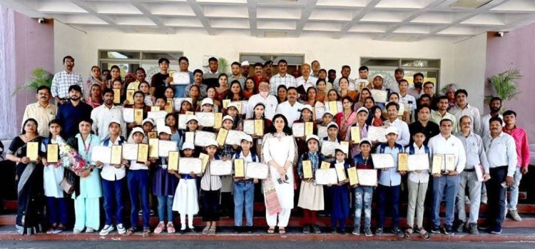 उपलब्धि सरोकार : जिले से चयनित 32 प्रतिभाशालियों का किया कलेक्टर ने सम्मान