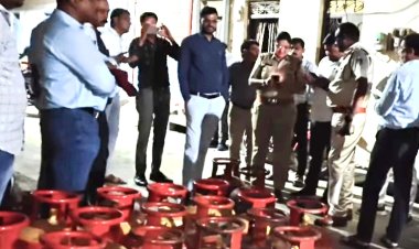 कार्रवाई : गैस के अवैध गोदाम पर प्रशासन की कार्रवाई, 31 सिलेंडर जब्त
