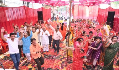 धर्म संस्कृति : श्री कालिका माता मंदिर में मनाया फाग उत्सव, हुई भजन संध्या