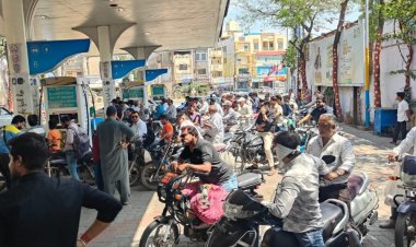 अफवाहों में लगी पेट्रोल पंप पर कतारें, चिंता में हुए आमजन