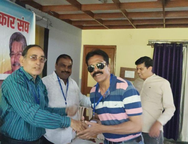 श्रमजीवी पत्रकार संघ की बैठक में सदस्यों ने रोष व्यक्त कर किए निंदा प्रस्ताव पारित