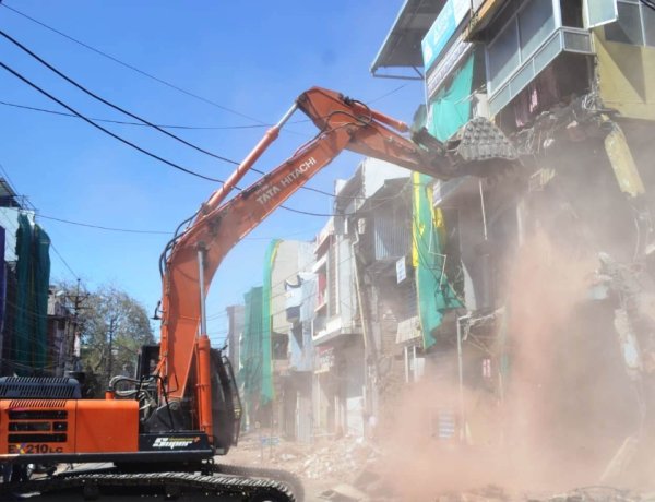 निगम की कार्रवाई : स्वयं द्वारा अतिक्रमण हटाने की समय सीमा खत्म, नगर निगम करेगा अब 15000 प्रति घंटे के हिसाब से वसूली