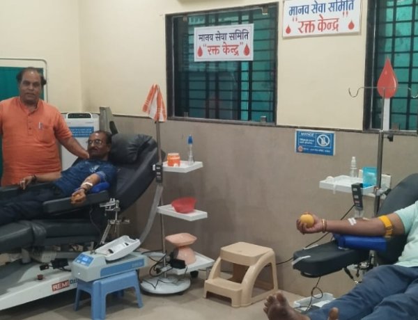 सामाजिक सरोकार : राष्ट्रीय स्वयंसेवक संघ के स्वयंसेवकों ने किया रक्तदान
