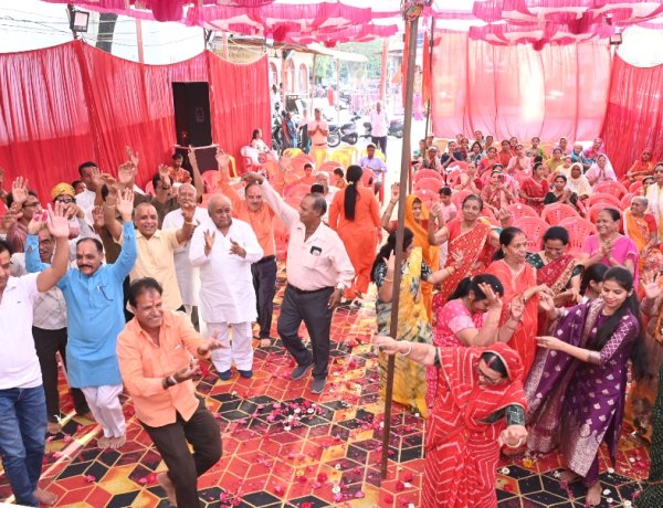 धर्म संस्कृति : श्री कालिका माता मंदिर में मनाया फाग उत्सव, हुई भजन संध्या