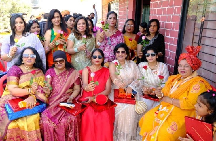 सामाजिक सरोकार : देश के कई शहरों के विभिन्न क्षेत्रों में कार्य कर रही पूर्व छात्राओं का किया सम्मान