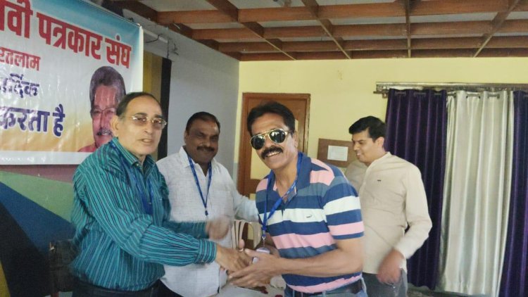 श्रमजीवी पत्रकार संघ की बैठक में सदस्यों ने रोष व्यक्त कर किए निंदा प्रस्ताव पारित