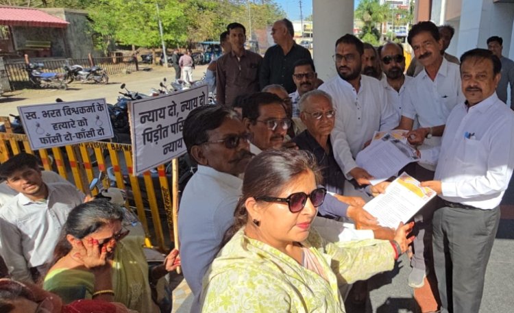 "भारत के हत्यारे को खुले आम फांसी हो"