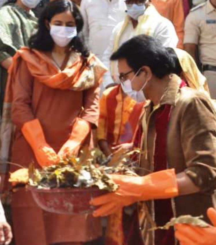 आंखों देखी : बावड़ी की सफाई में इनके मुंह पर मास्क, हाथ में दस्ताने और उनकी सेहत की सुरक्षा के लिए कुछ भी नहीं