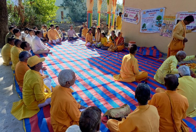 धर्म संस्कृति : गृह यज्ञ अभियान के तहत बीस घरों पर समाज बंधुओं के घर हुआ गायत्री यज्ञ