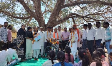 प्रवेशोत्सव की शुरुआत : नवीन शैक्षणिक सत्र की शुरुआत में छात्रों को लगाया तिलक, पहनाई पुष्पमाला