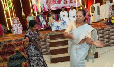 महिलाओं को मिला मंच तो भूल गई दुनिया का प्रपंच, गीत, नृत्य और विचारों की उम्दा प्रस्तुति ने महिलाओं में भरा जोश, जुनून और उत्साह 