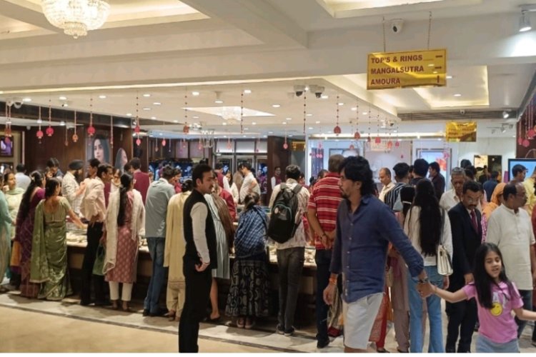 कारोबार सरोकार : अक्षय तृतीया पर ग्राहकों ने डी.पी.ज्वेलर्स से  समृद्धि का किया हर्षपूर्ण स्वागत