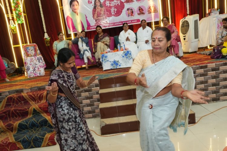 महिलाओं को मिला मंच तो भूल गई दुनिया का प्रपंच, गीत, नृत्य और विचारों की उम्दा प्रस्तुति ने महिलाओं में भरा जोश, जुनून और उत्साह 