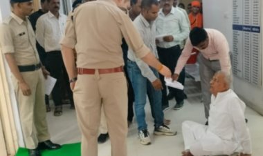 ...तो फिर प्रदेश के पूर्व गृह मंत्री को रतलाम में पुलिस अधीक्षक कार्यालय में चेंबर के बाहर बैठना पड़ा जमीन पर